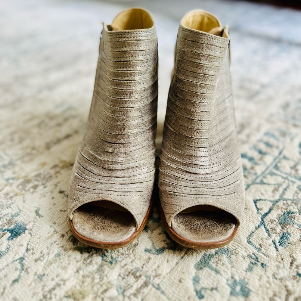 Paul Green Textured Gray Ankle Booties